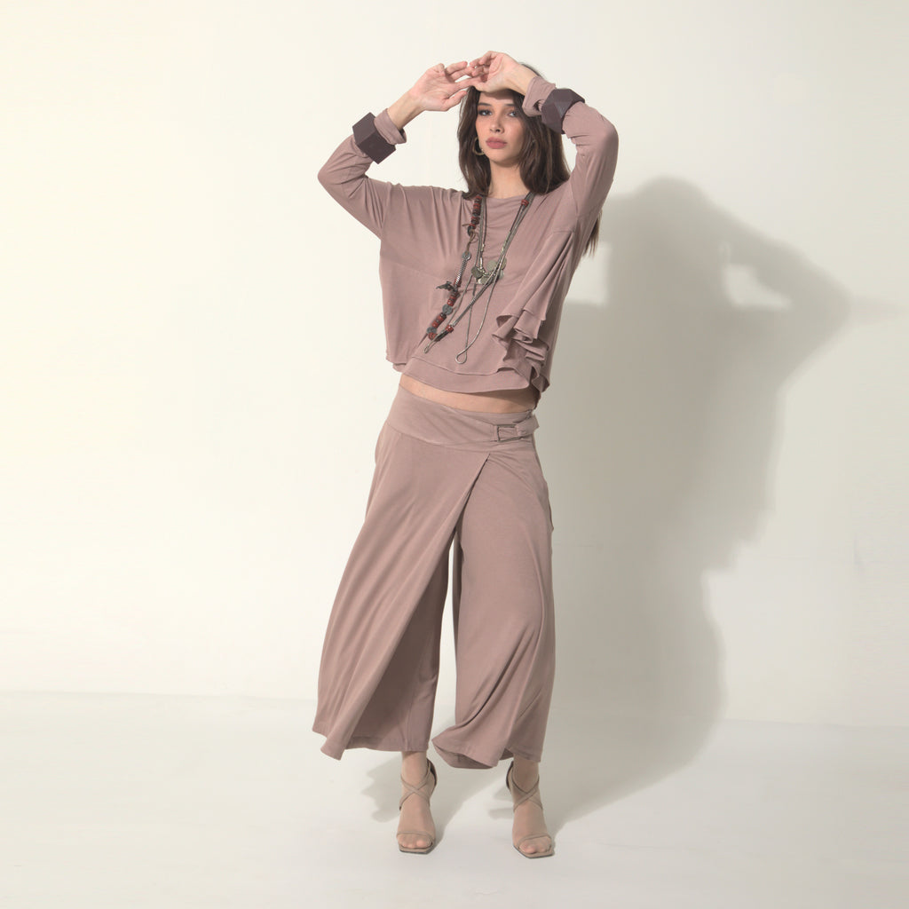 Isla - Blusa boho de malha com babados e manga comprida na cor mocha mousse