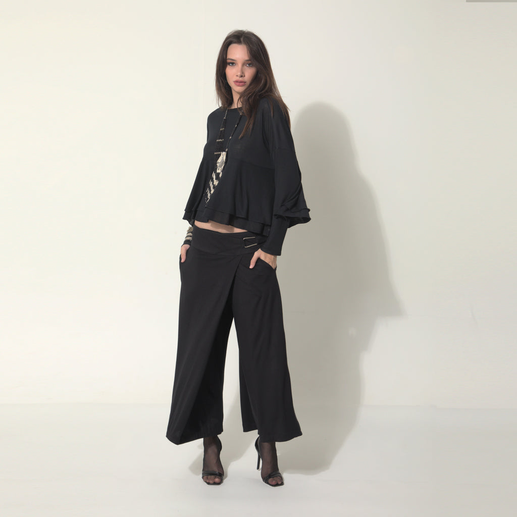 Sarah - Saia-calça de malha com ajuste de fivela de metal na cor preta