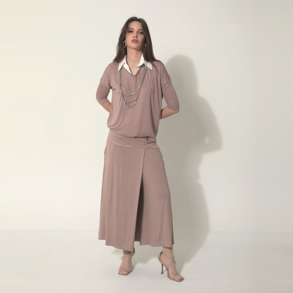 Sarah - Saia-calça de malha com ajuste de fivela de metal na cor mocha mousse