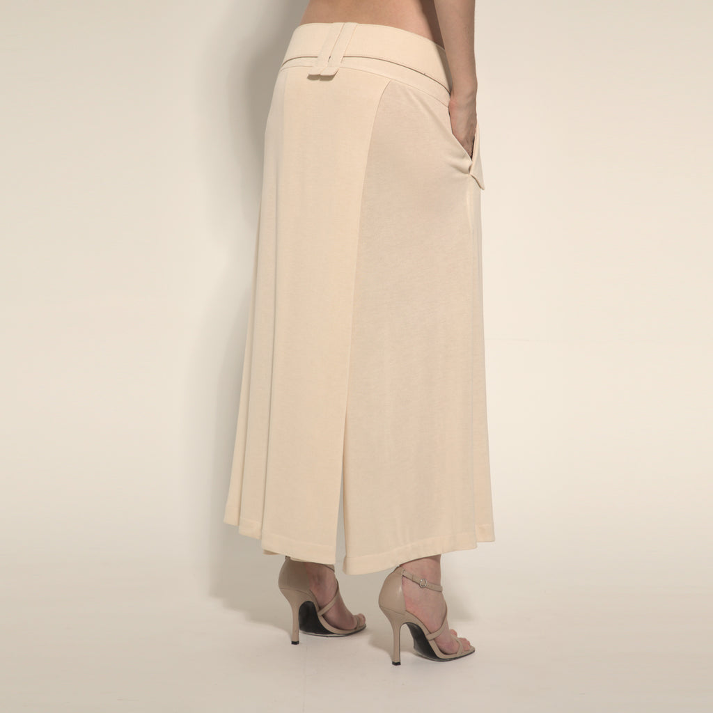 Cleo - Saia-calça de malha com cinto na cor de trigo