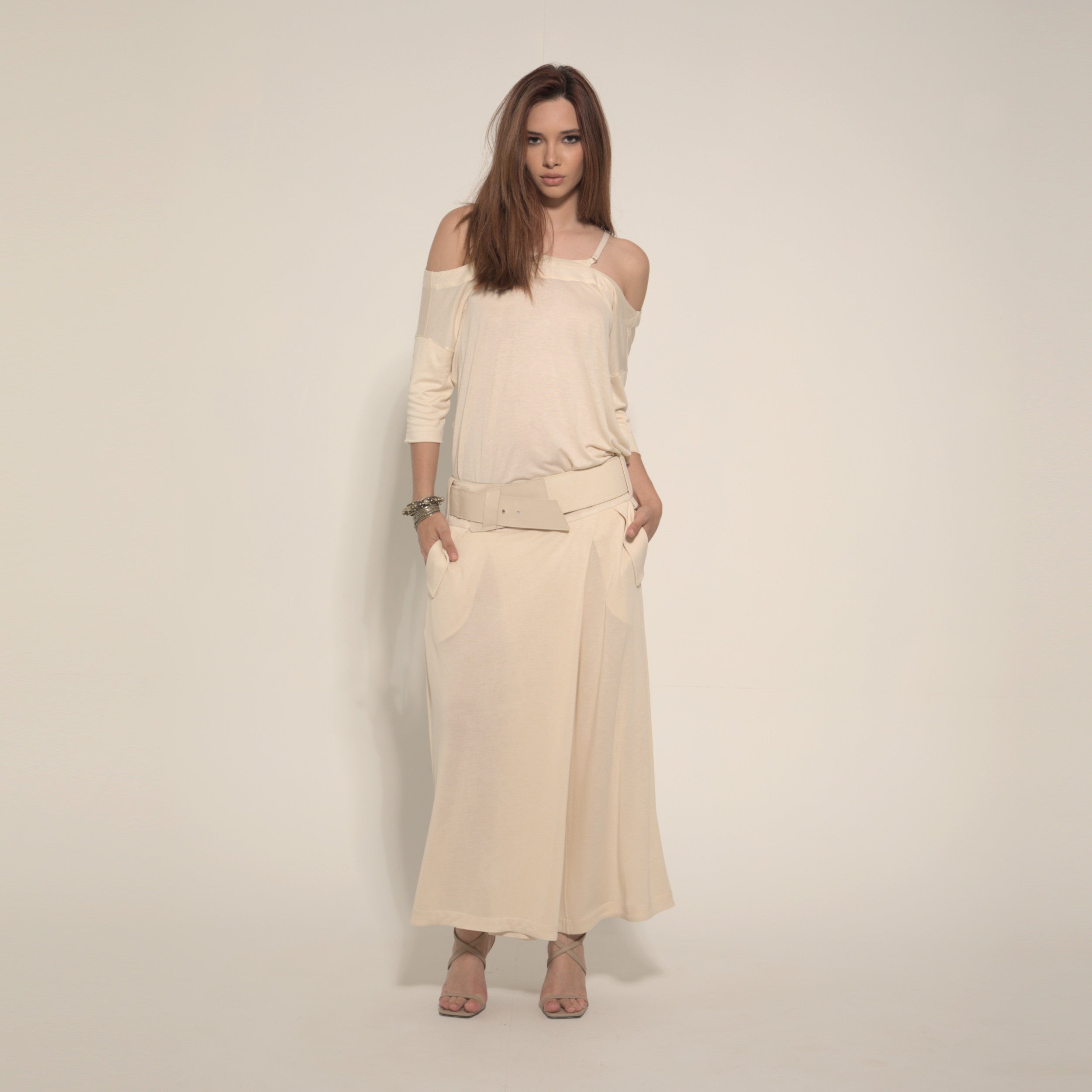 Cleo - Saia-calça de malha com cinto na cor de trigo