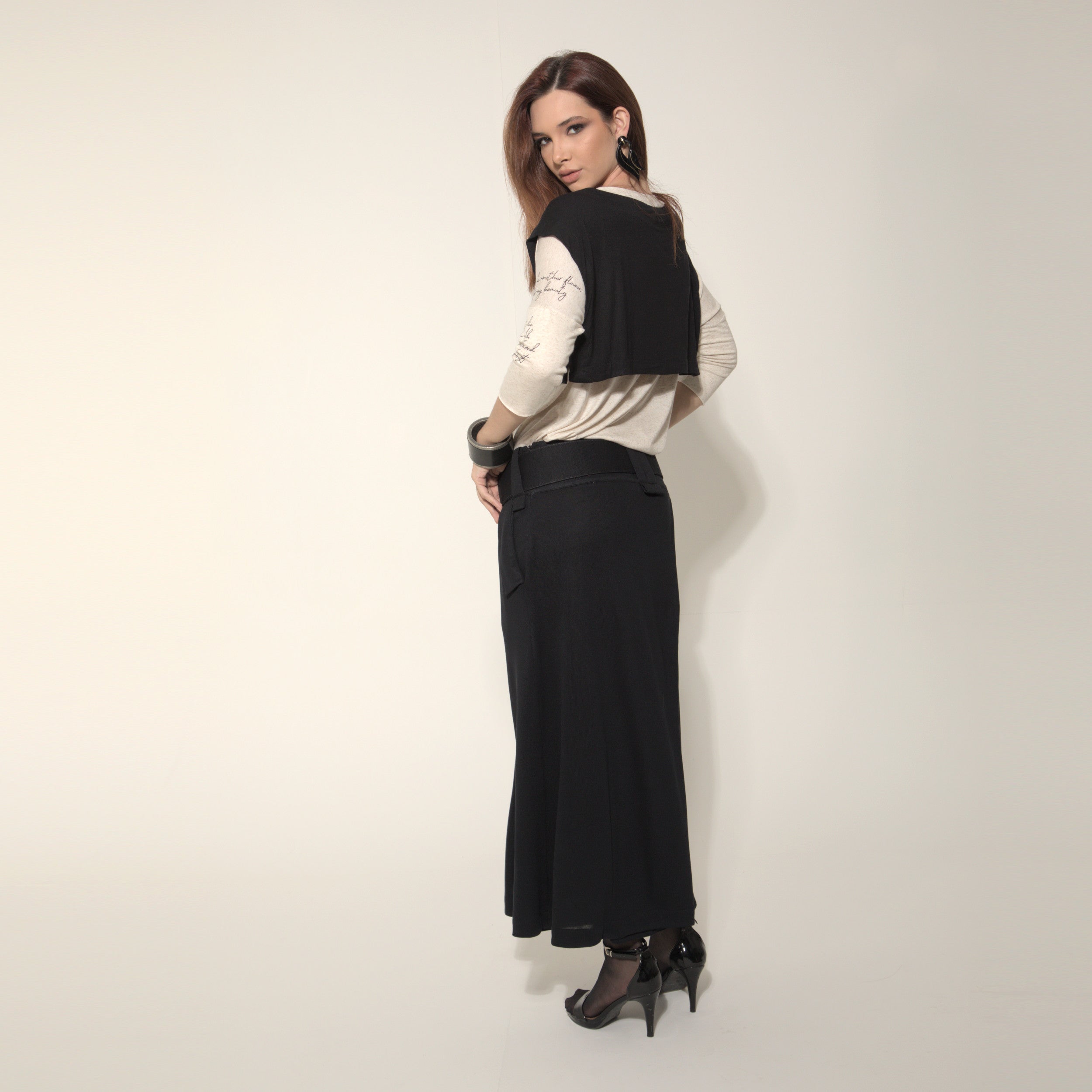 Cleo - Saia-calça de malha com cinto na cor preta