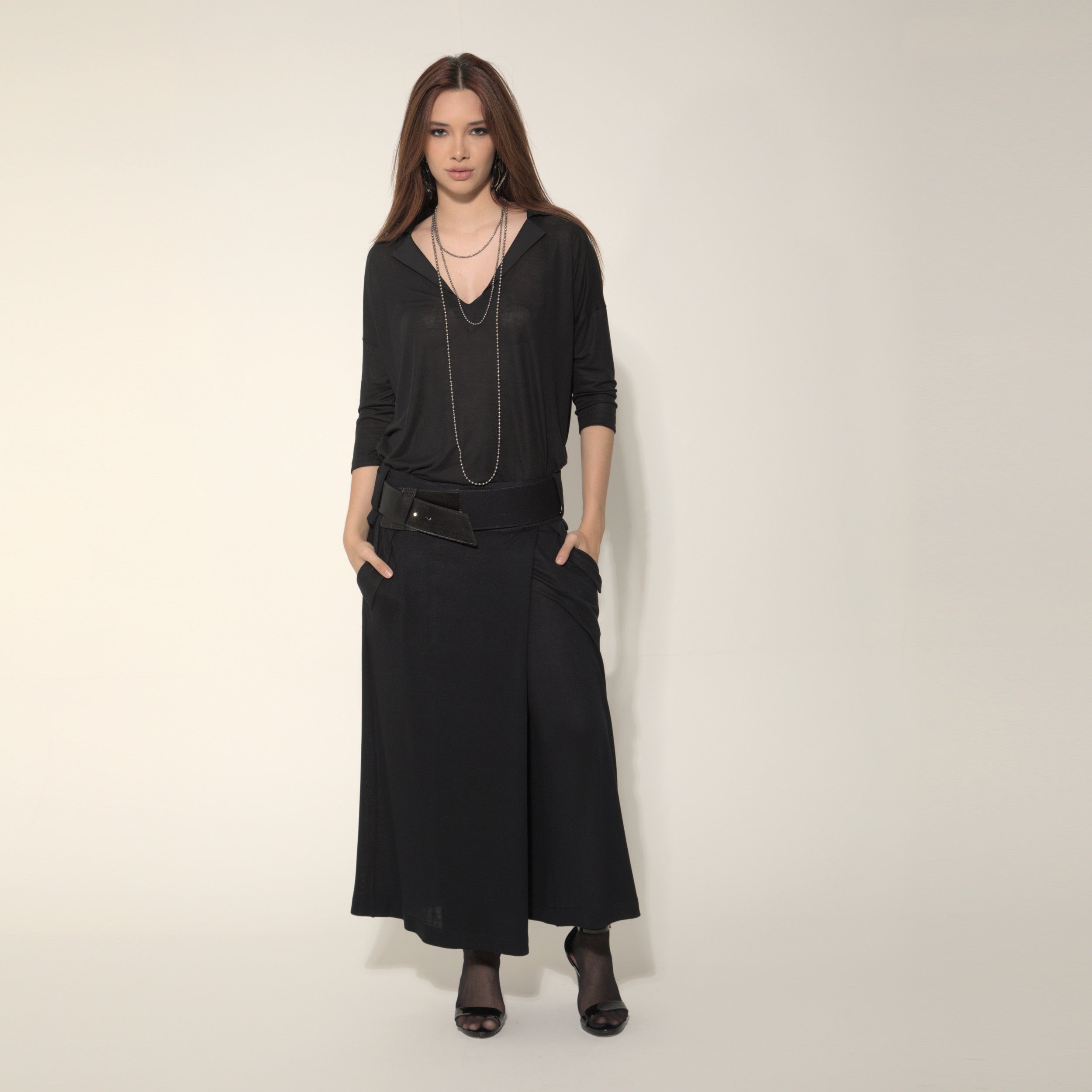 Cleo - Saia-calça de malha com cinto na cor preta