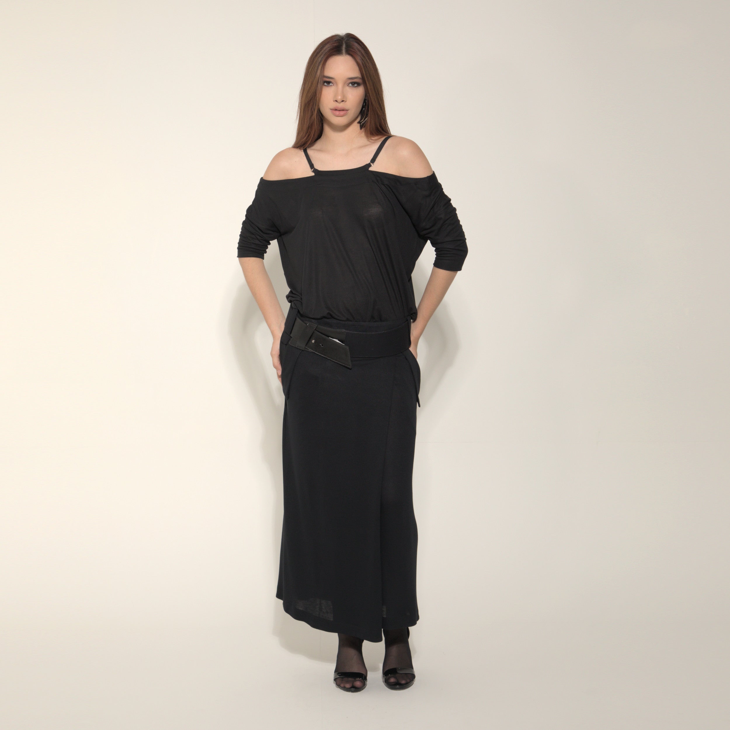Cleo - Saia-calça de malha com cinto na cor preta