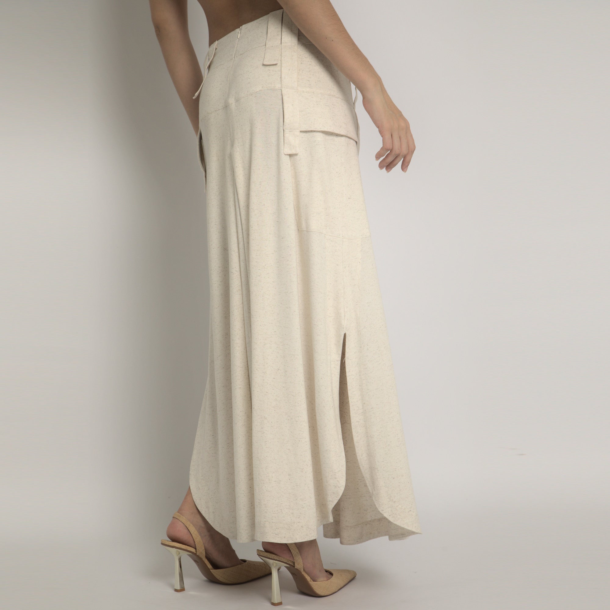 Luna - Saia maxi em malha com fendas laterais e bolsos cargo, cor off-white