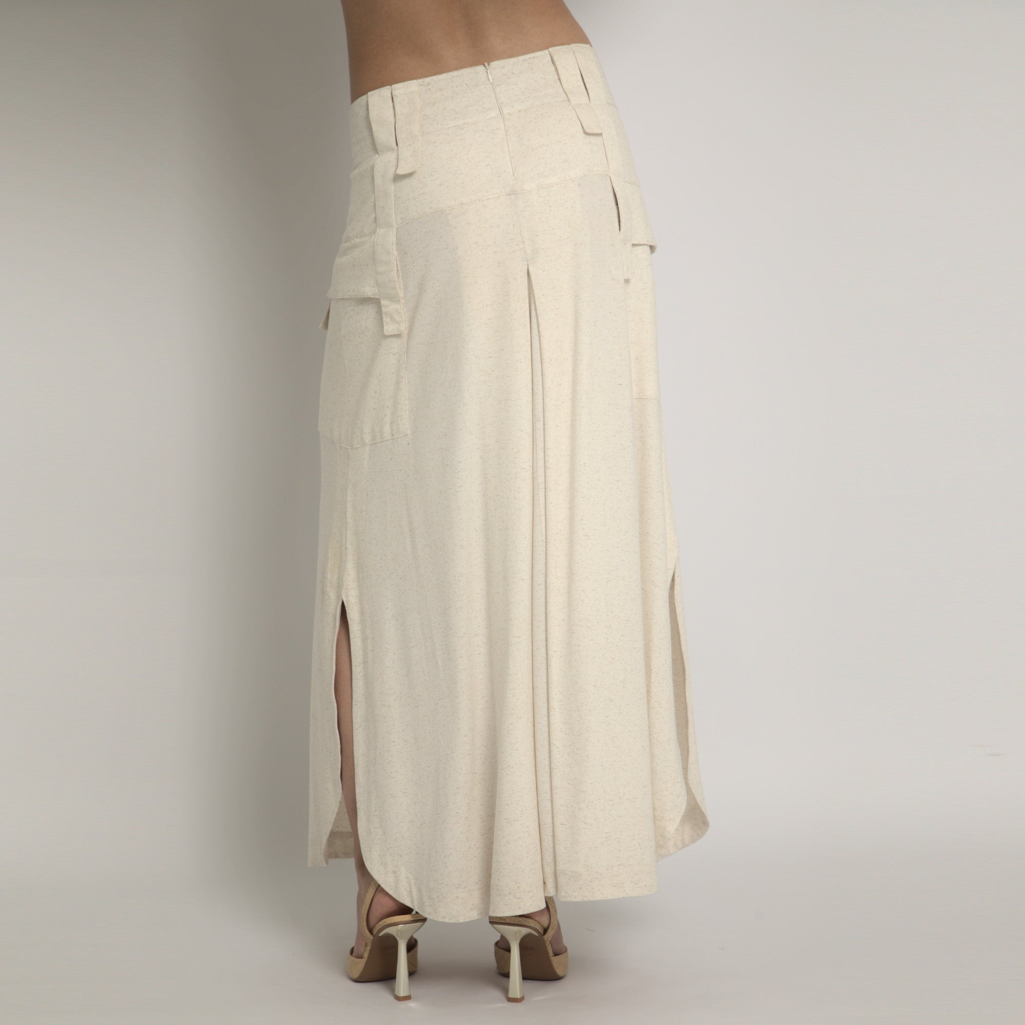 Luna - Saia maxi em malha com fendas laterais e bolsos cargo, cor off-white