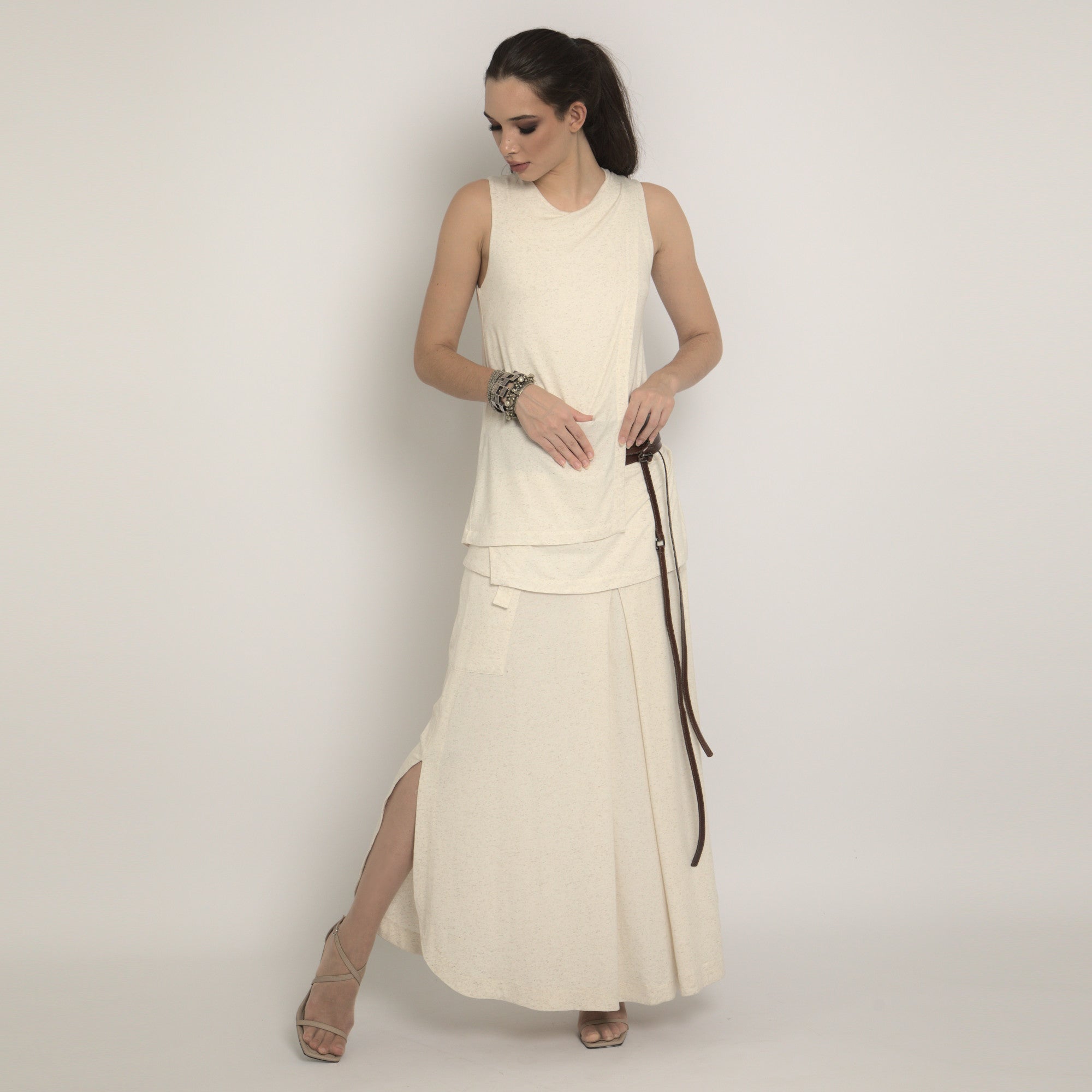 Saia maxi malha off white longa feminina cargo fendas laterais