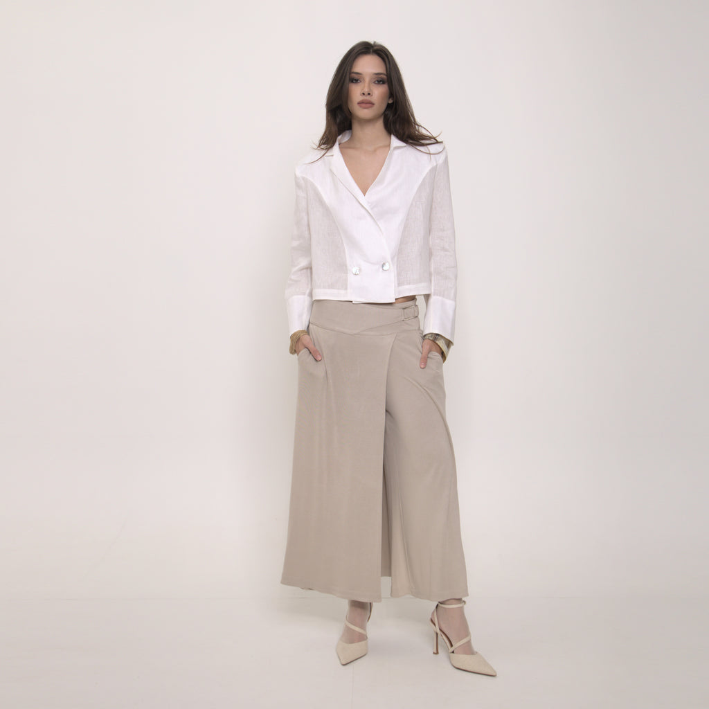 Ivana - blusa de linho leve com corte blazer