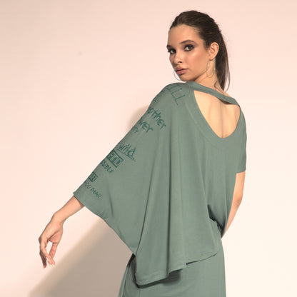 Betina - Blusa em malha assimétrica cut-out cor verde oliva