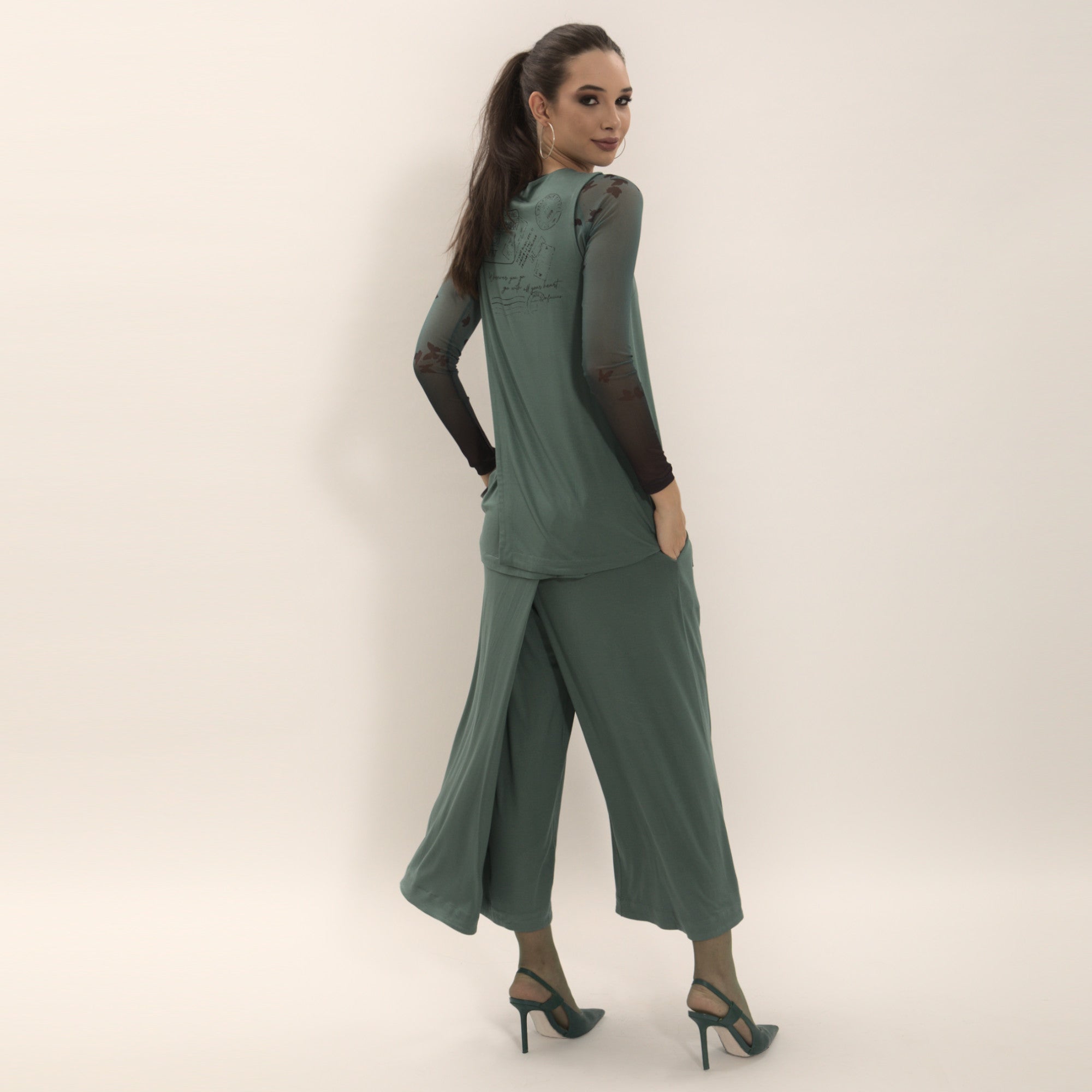 Olivia - Blusa transpassada sem mangas