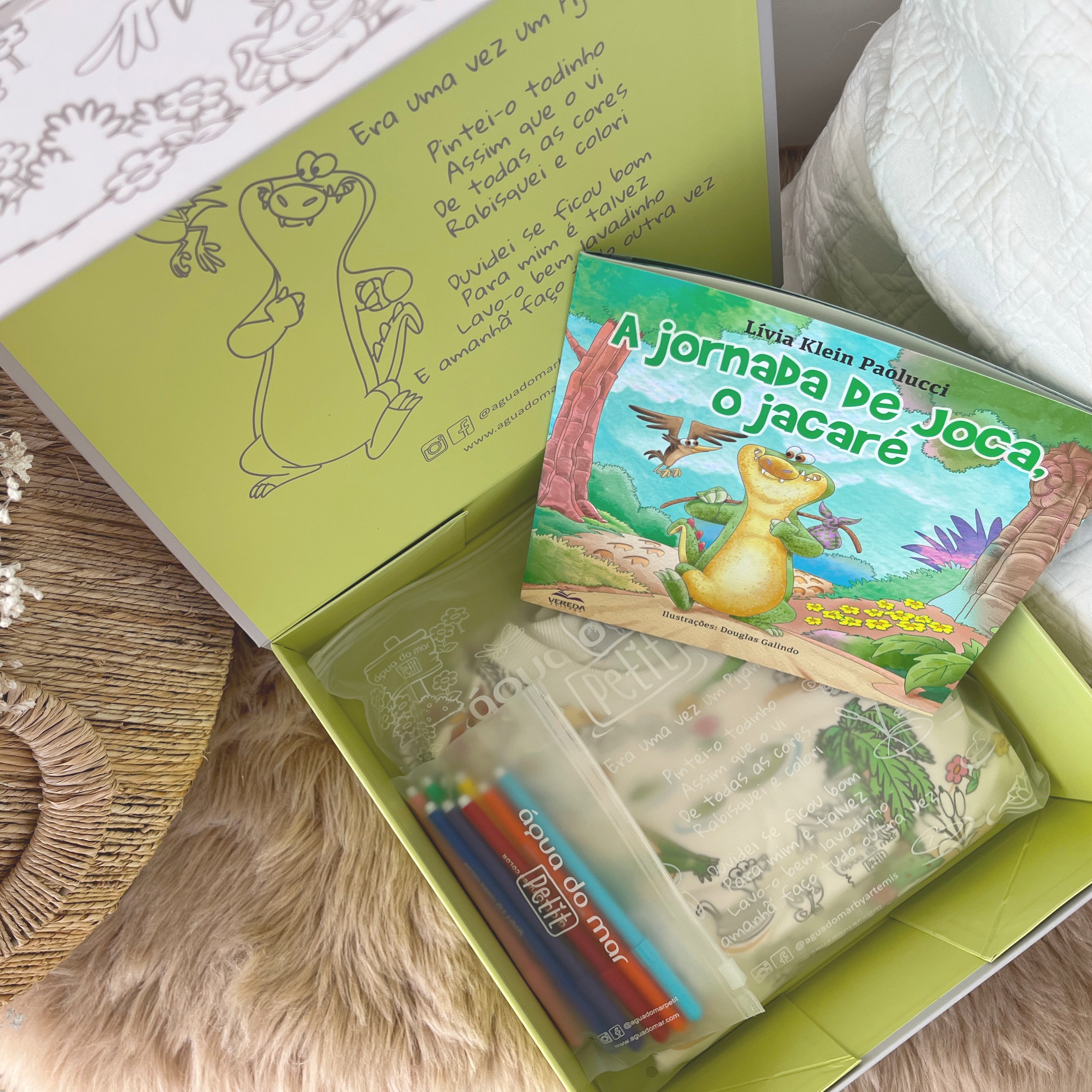 Kit Pijama Croco - kit infantil com pijama para colorir e livro