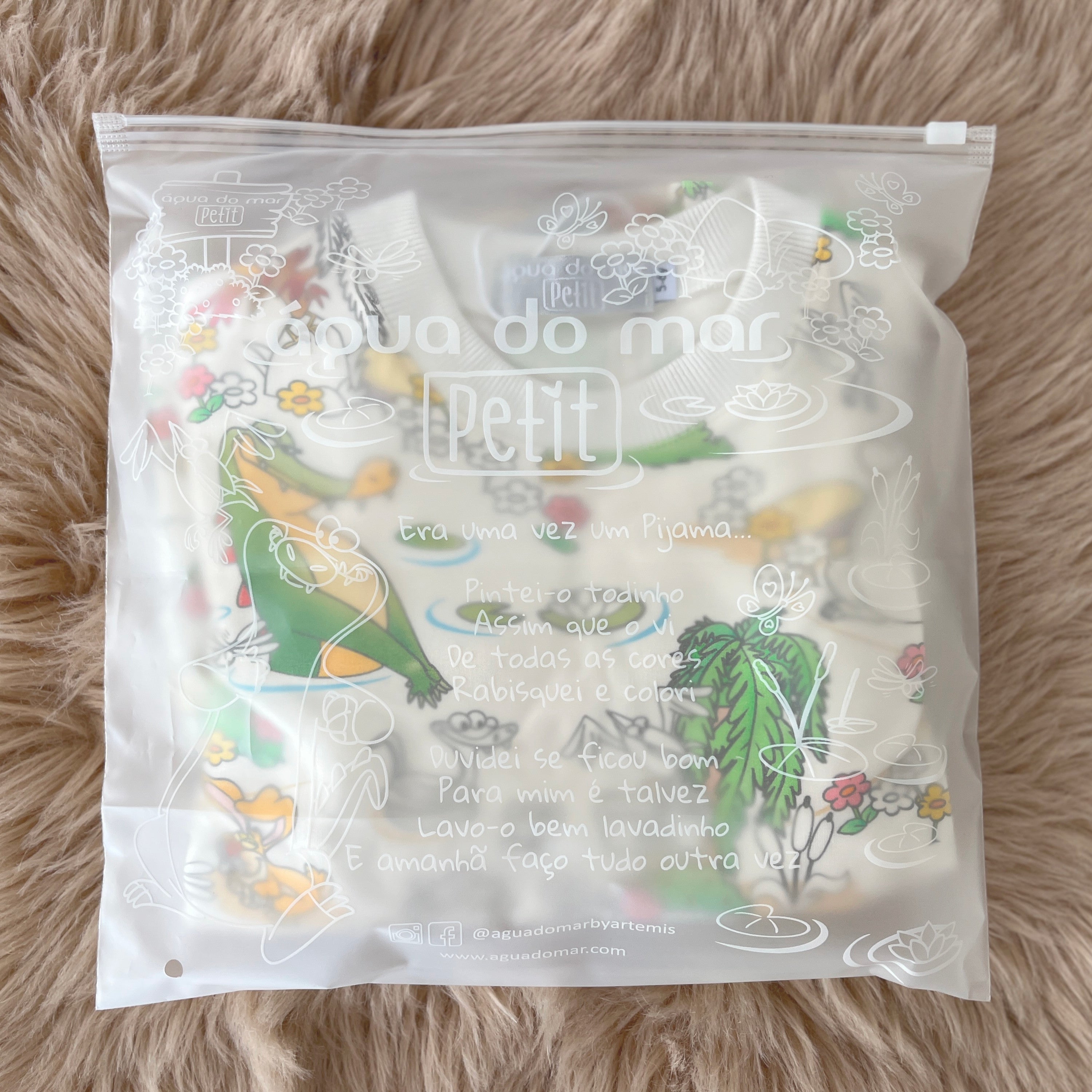 Kit Pijama Croco - kit infantil com pijama para colorir e livro