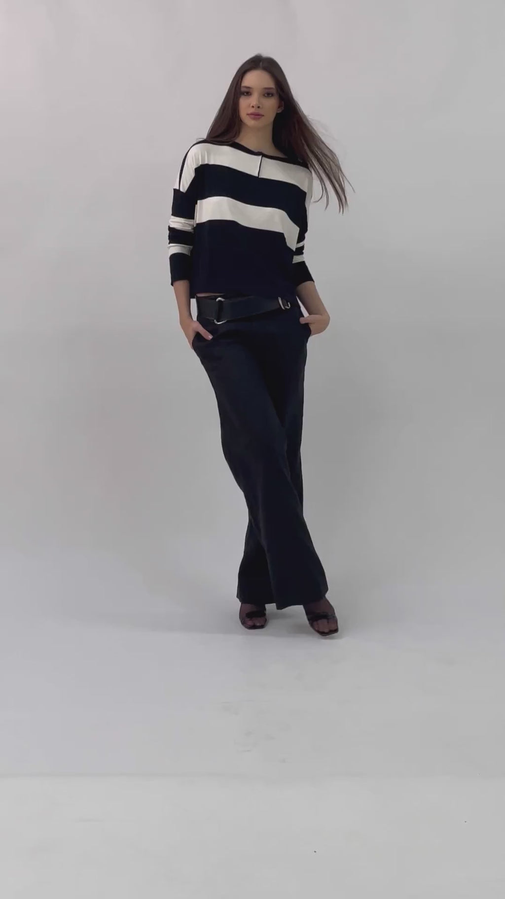 Agatha - Calça boca reta (boot cut) em puro linho