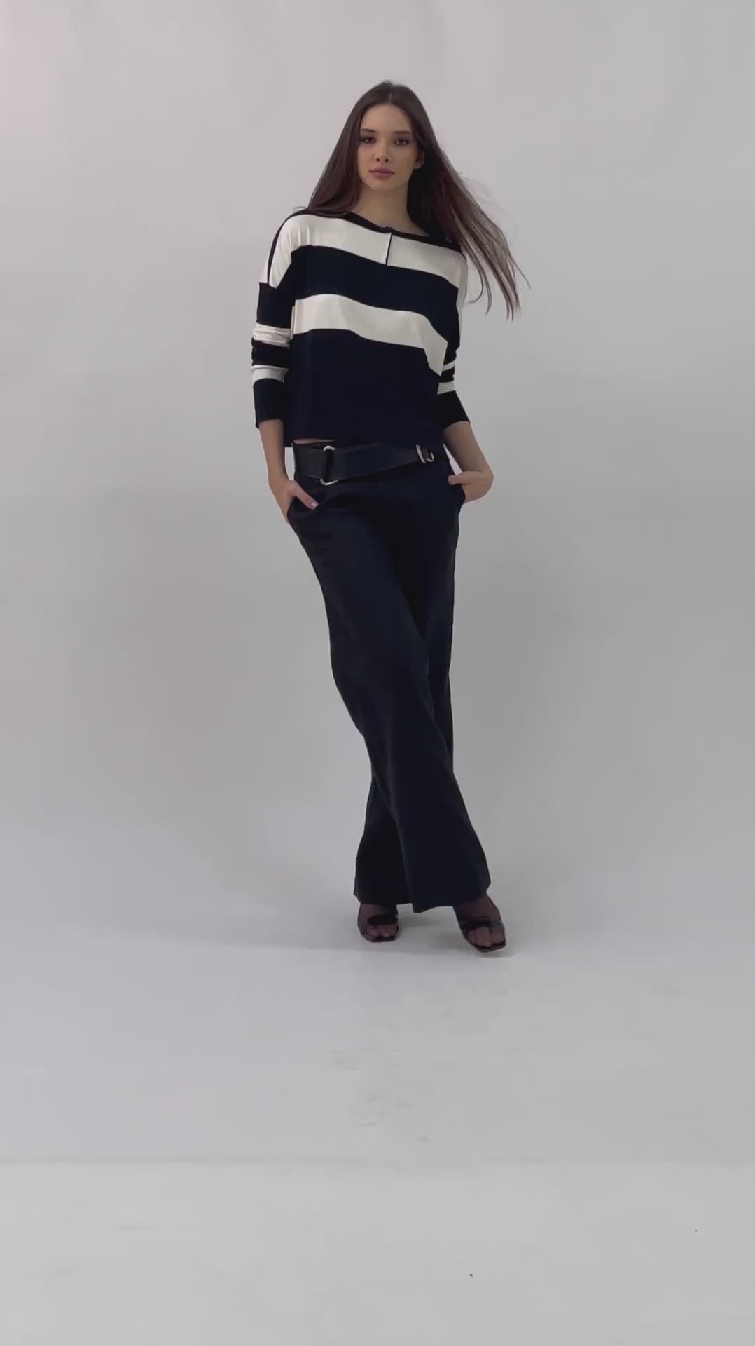 Agatha - Calça boca reta (boot cut) em puro linho