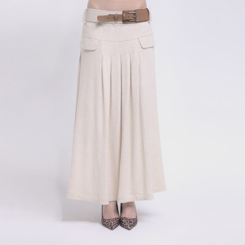 Phoebe - Saia maxi de malha com pregas e cinto de couro na cor linho natural
